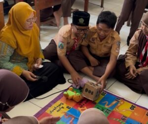 Seru dan Edukatif! Siswa Kelas 6C MIN 2 Sidoarjo Belajar Bahasa Indonesia Lewat Games Ular Tangga