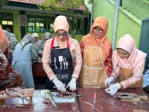 Dari Cabut Duri hingga Olahan Lezat, DWP MIN 2 Sidoarjo dan DWP Kemenag Sidoarjo Berbagi Keterampilan
